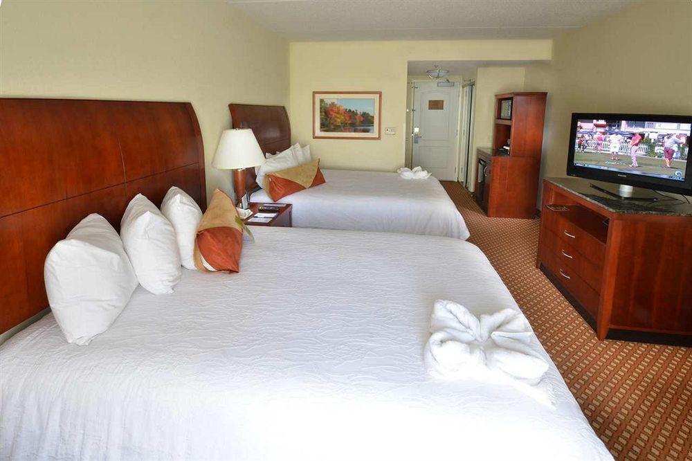 Hilton Garden Inn Greensboro Bagian luar foto