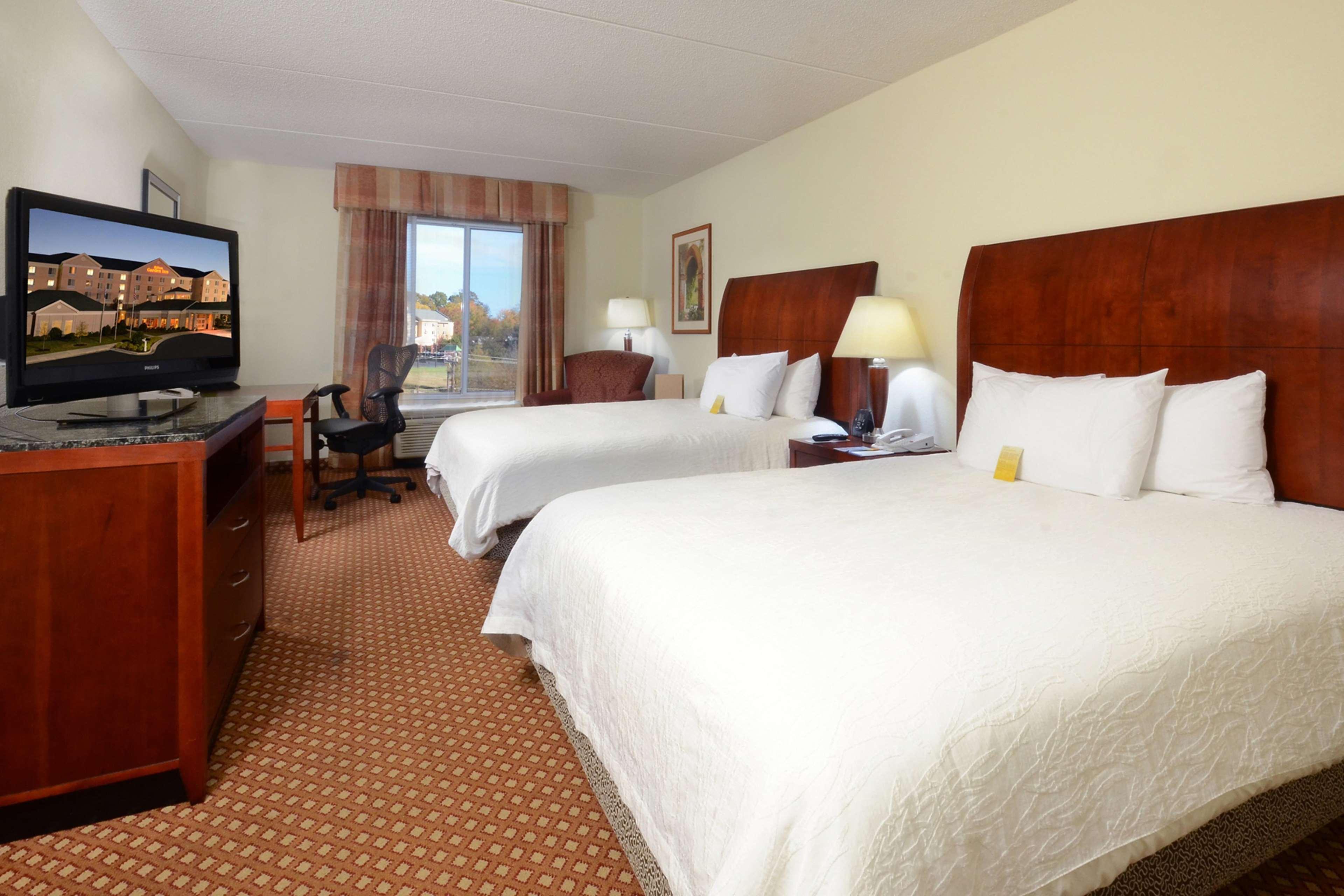 Hilton Garden Inn Greensboro Bagian luar foto