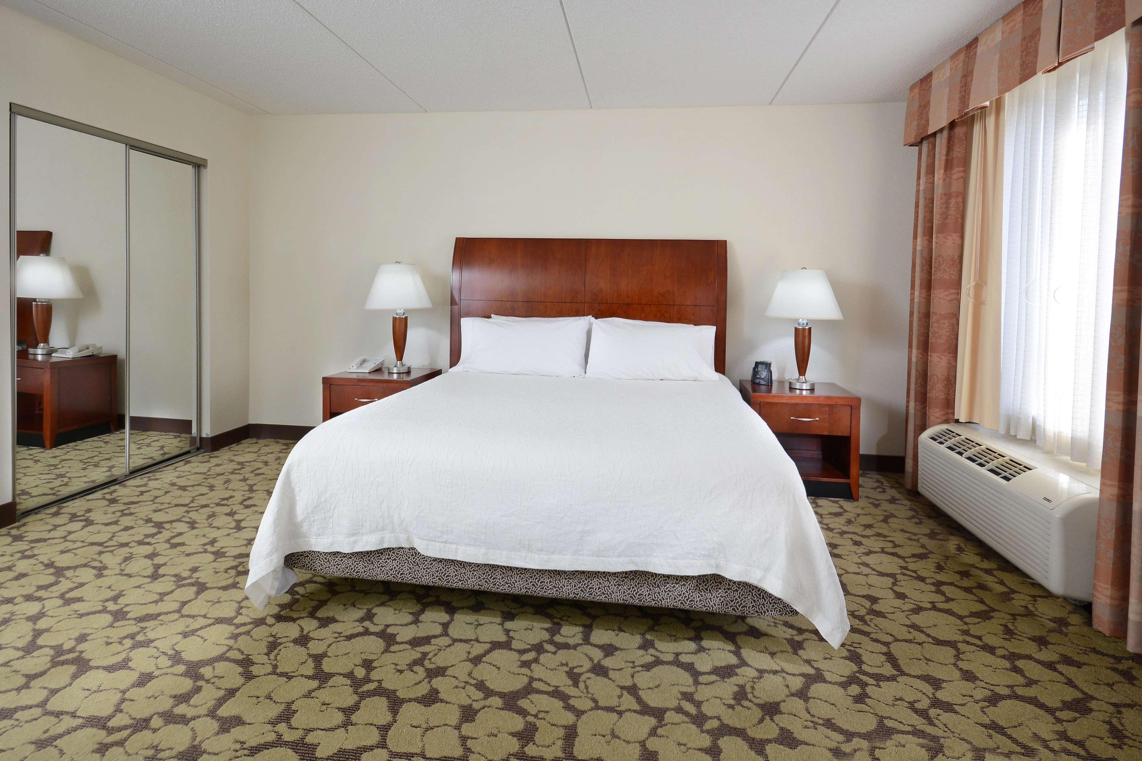 Hilton Garden Inn Greensboro Bagian luar foto