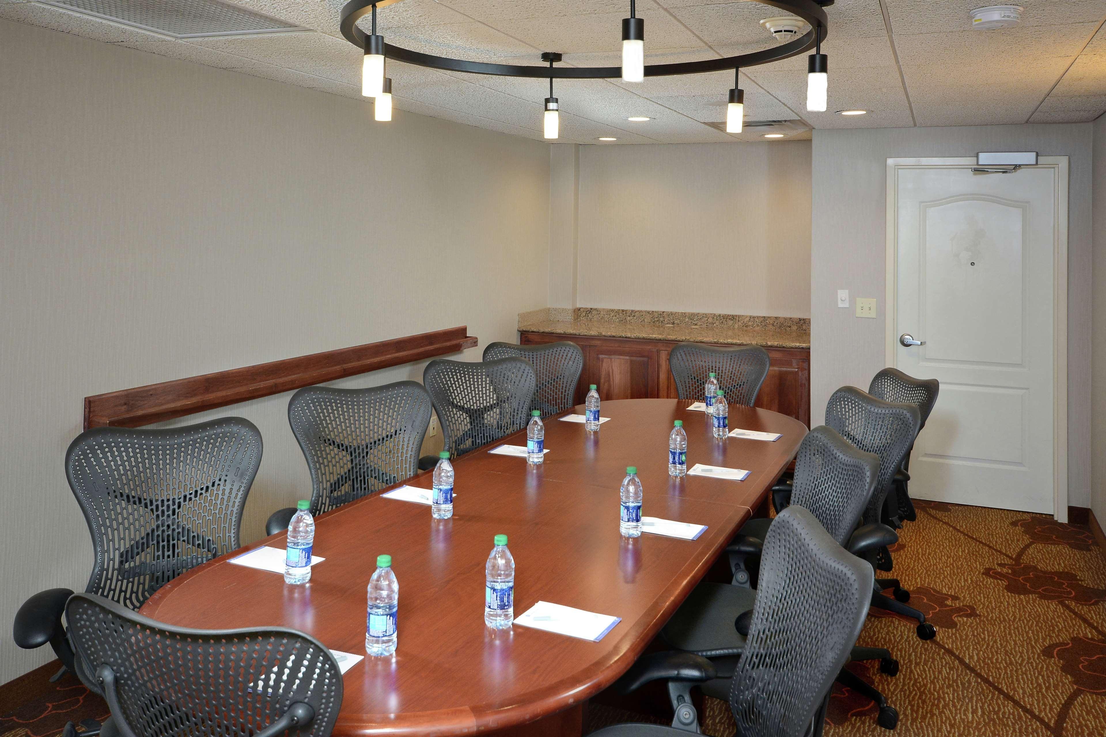 Hilton Garden Inn Greensboro Bagian luar foto