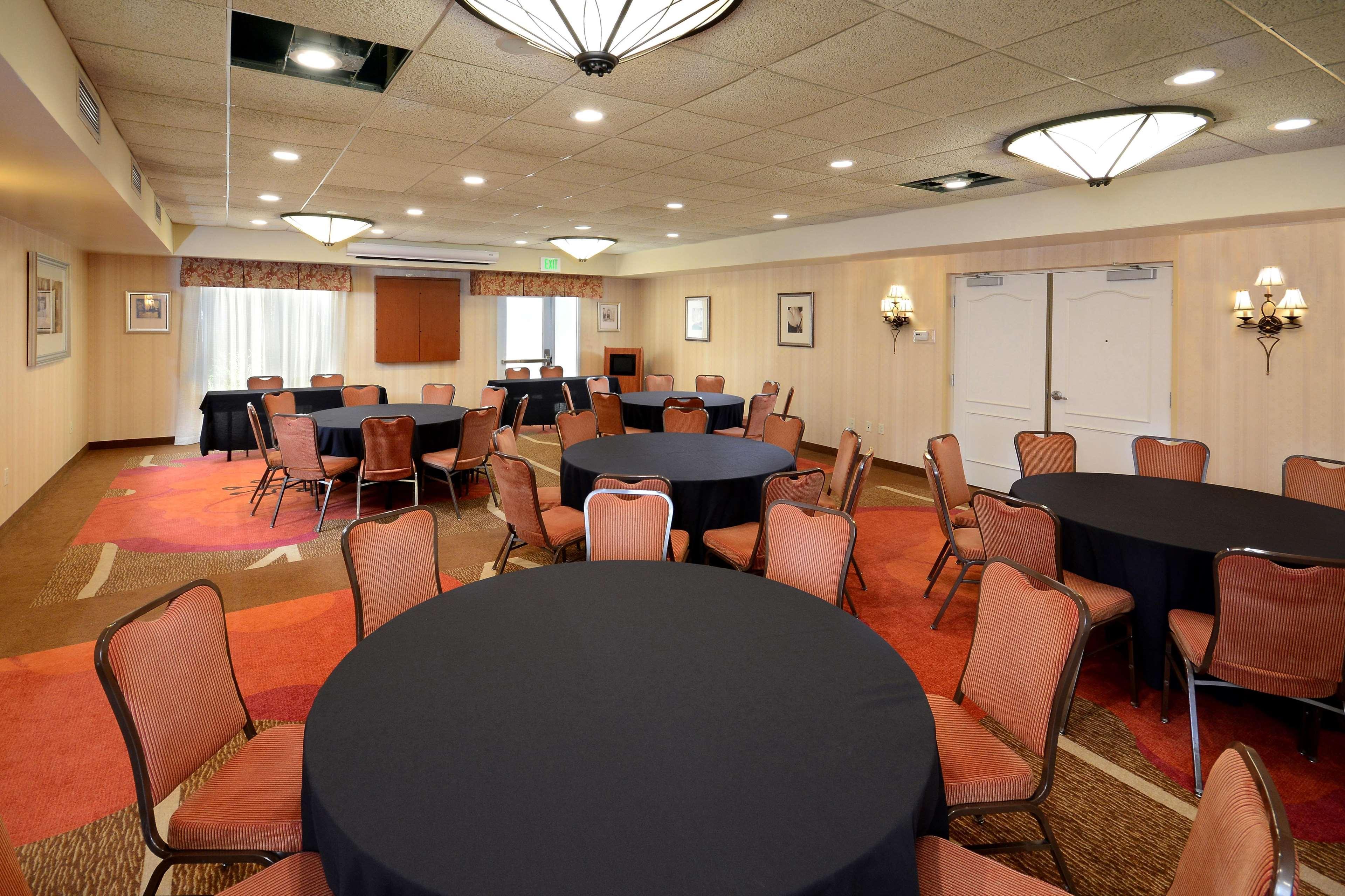 Hilton Garden Inn Greensboro Bagian luar foto