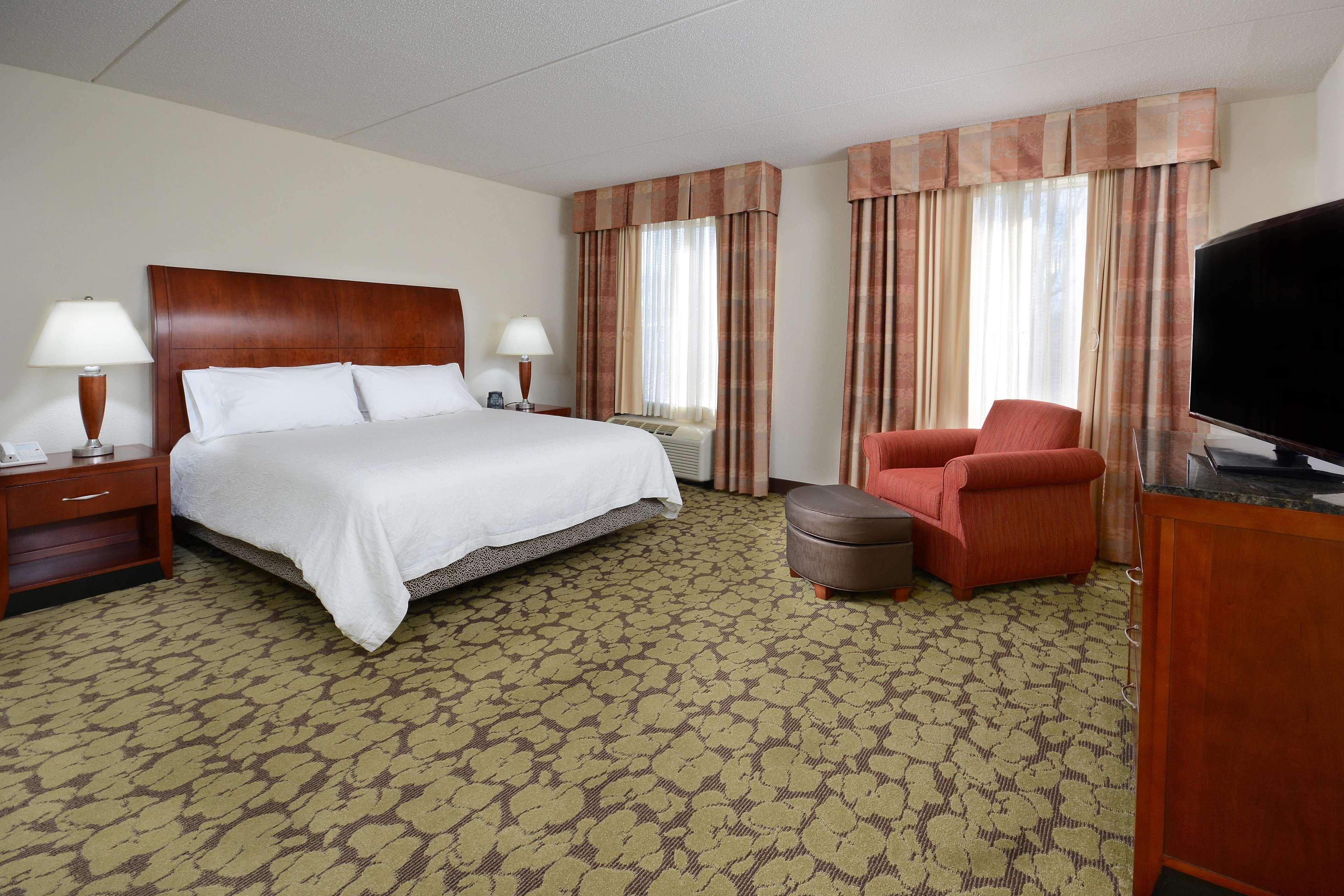 Hilton Garden Inn Greensboro Bagian luar foto