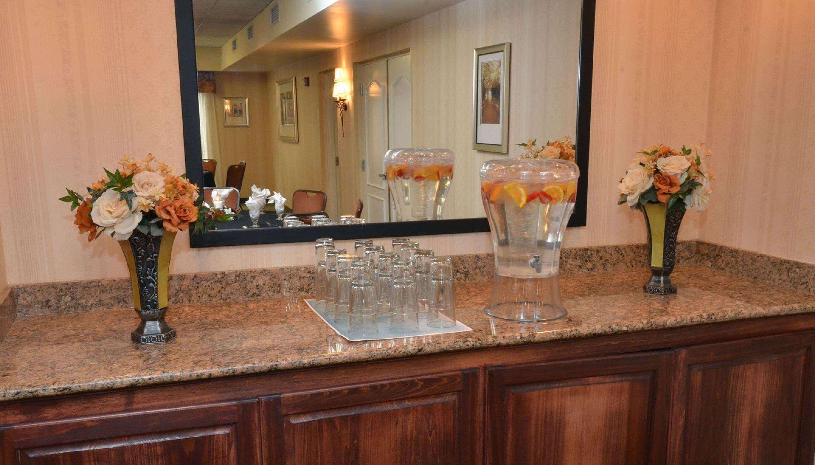 Hilton Garden Inn Greensboro Bagian luar foto