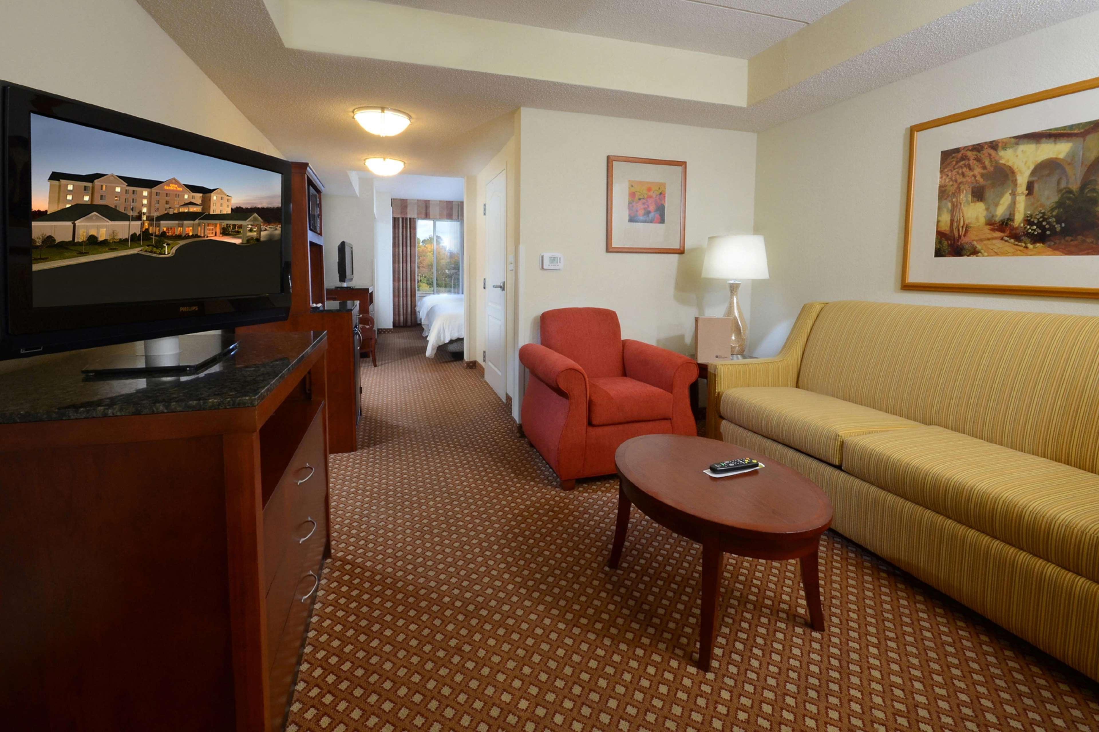 Hilton Garden Inn Greensboro Bagian luar foto