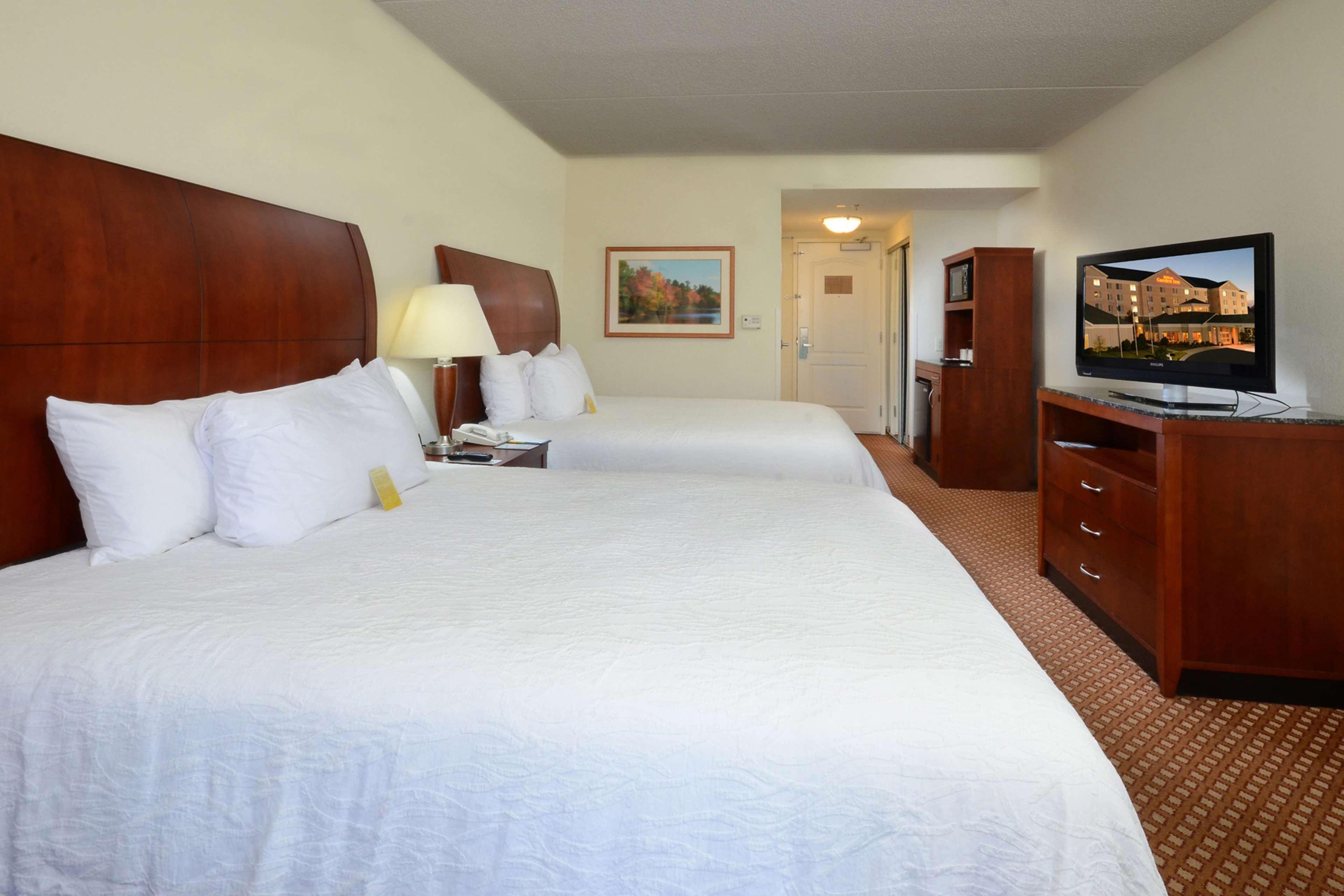 Hilton Garden Inn Greensboro Bagian luar foto