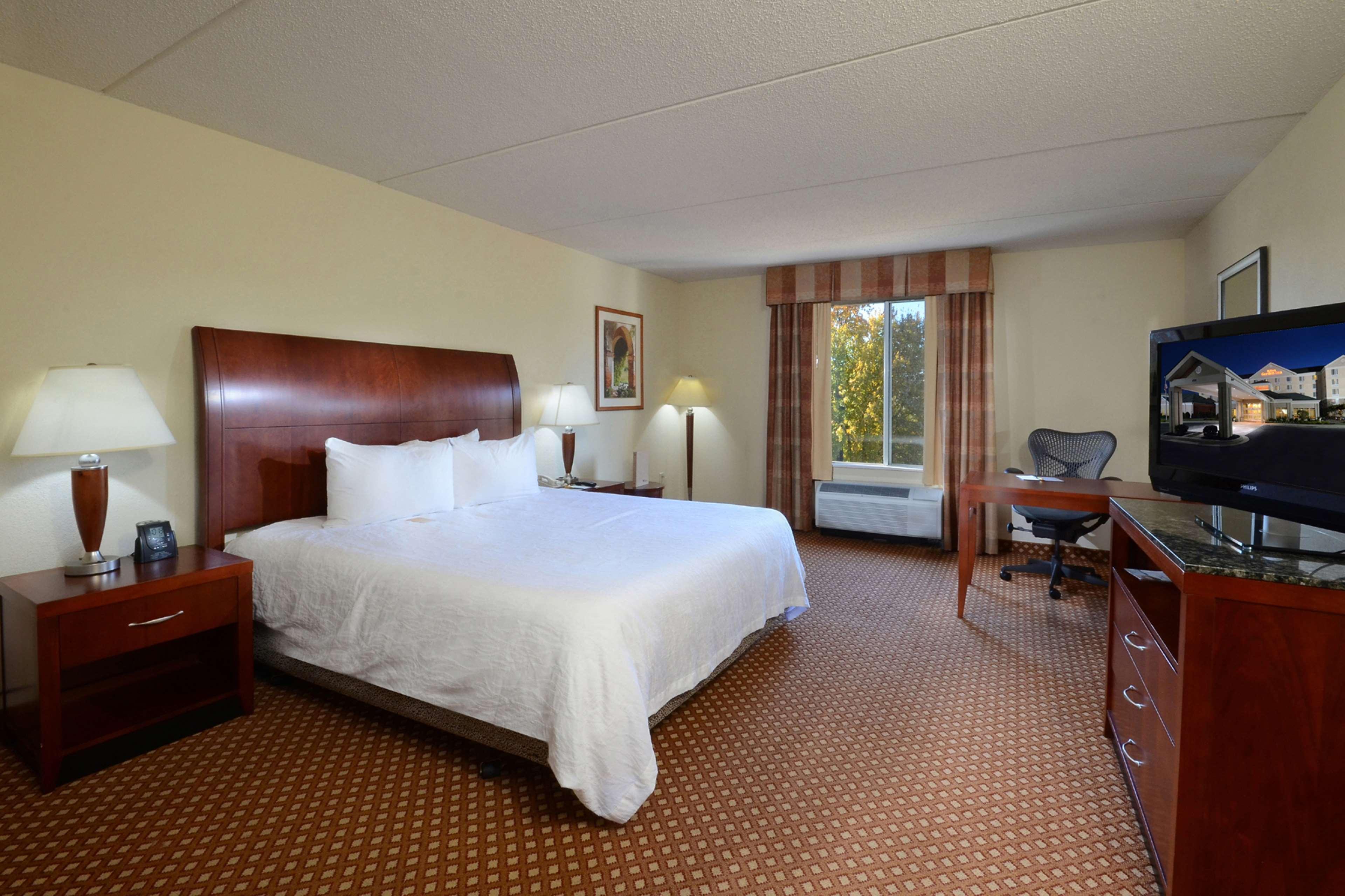 Hilton Garden Inn Greensboro Bagian luar foto