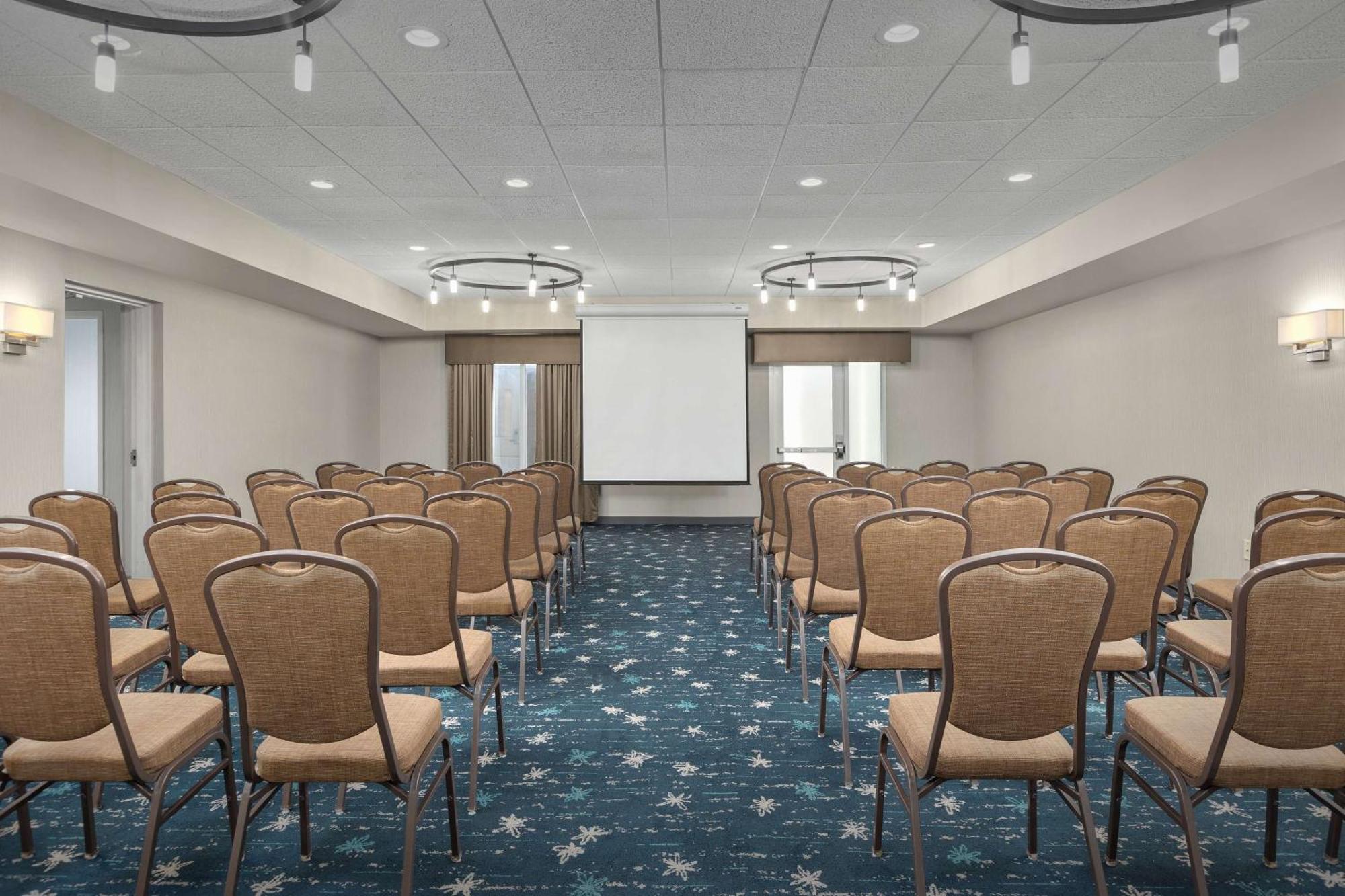 Hilton Garden Inn Greensboro Bagian luar foto