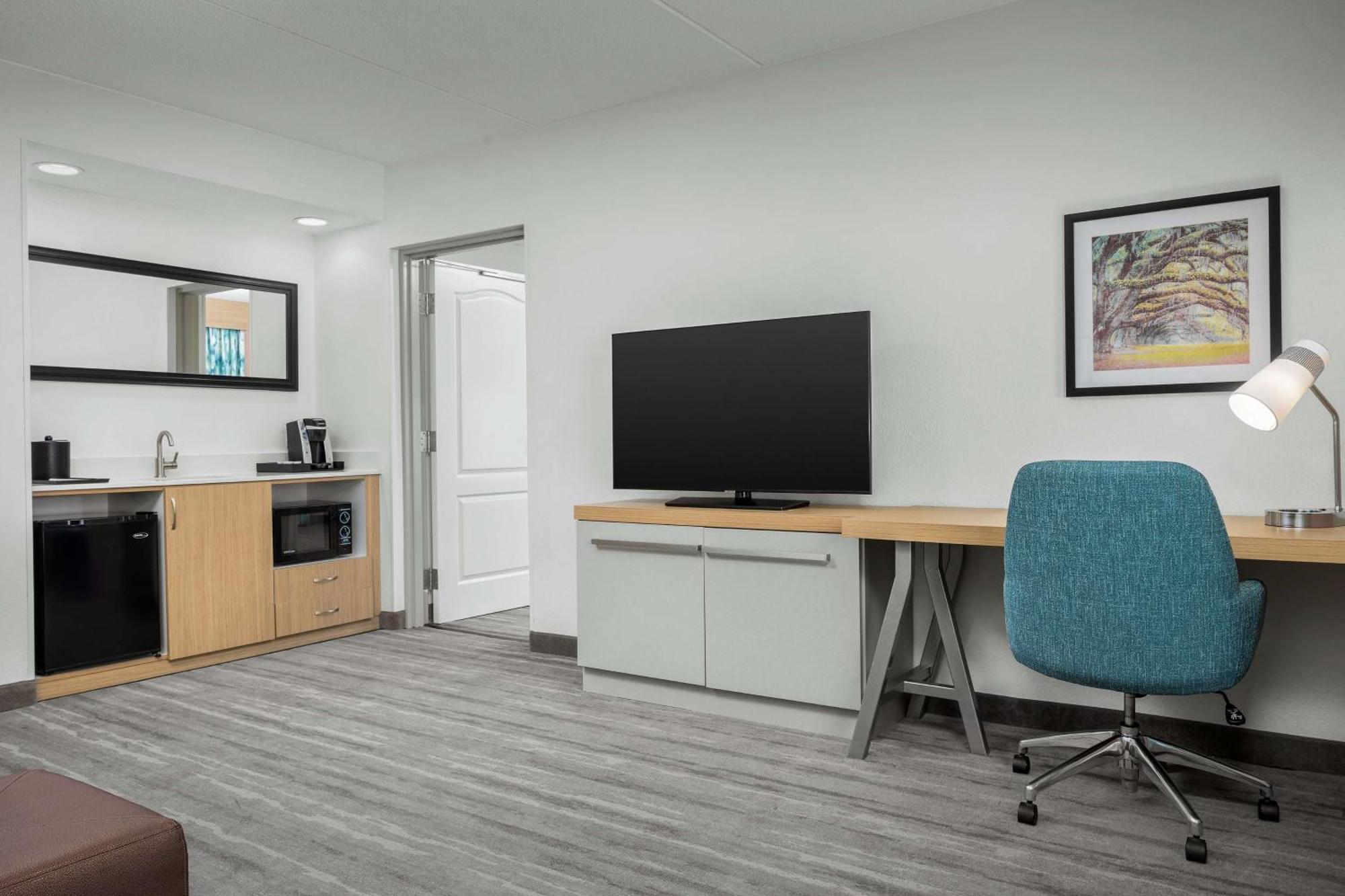 Hilton Garden Inn Greensboro Bagian luar foto