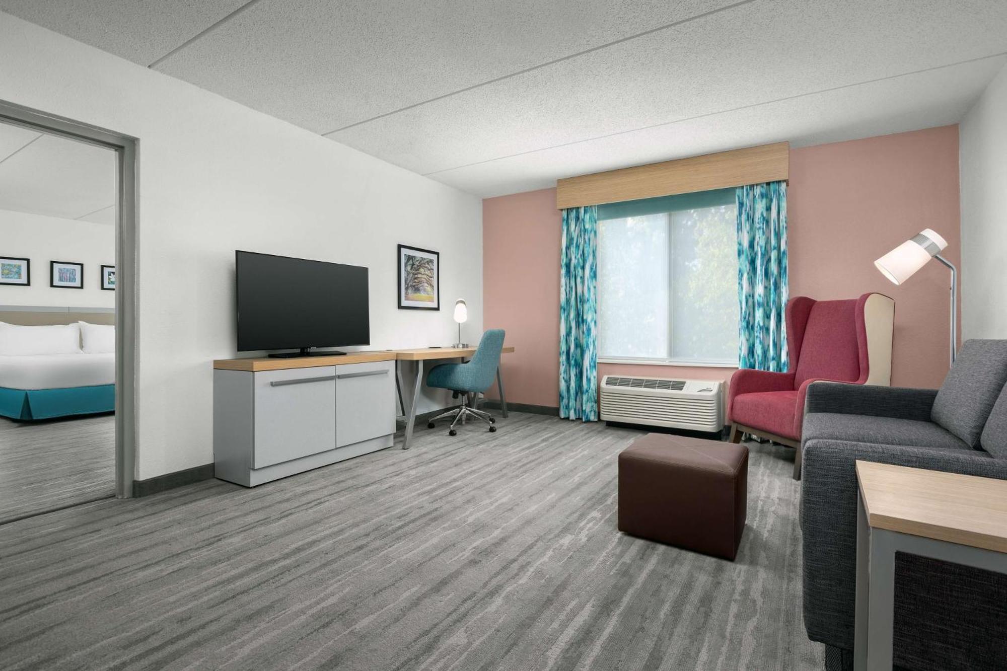 Hilton Garden Inn Greensboro Bagian luar foto