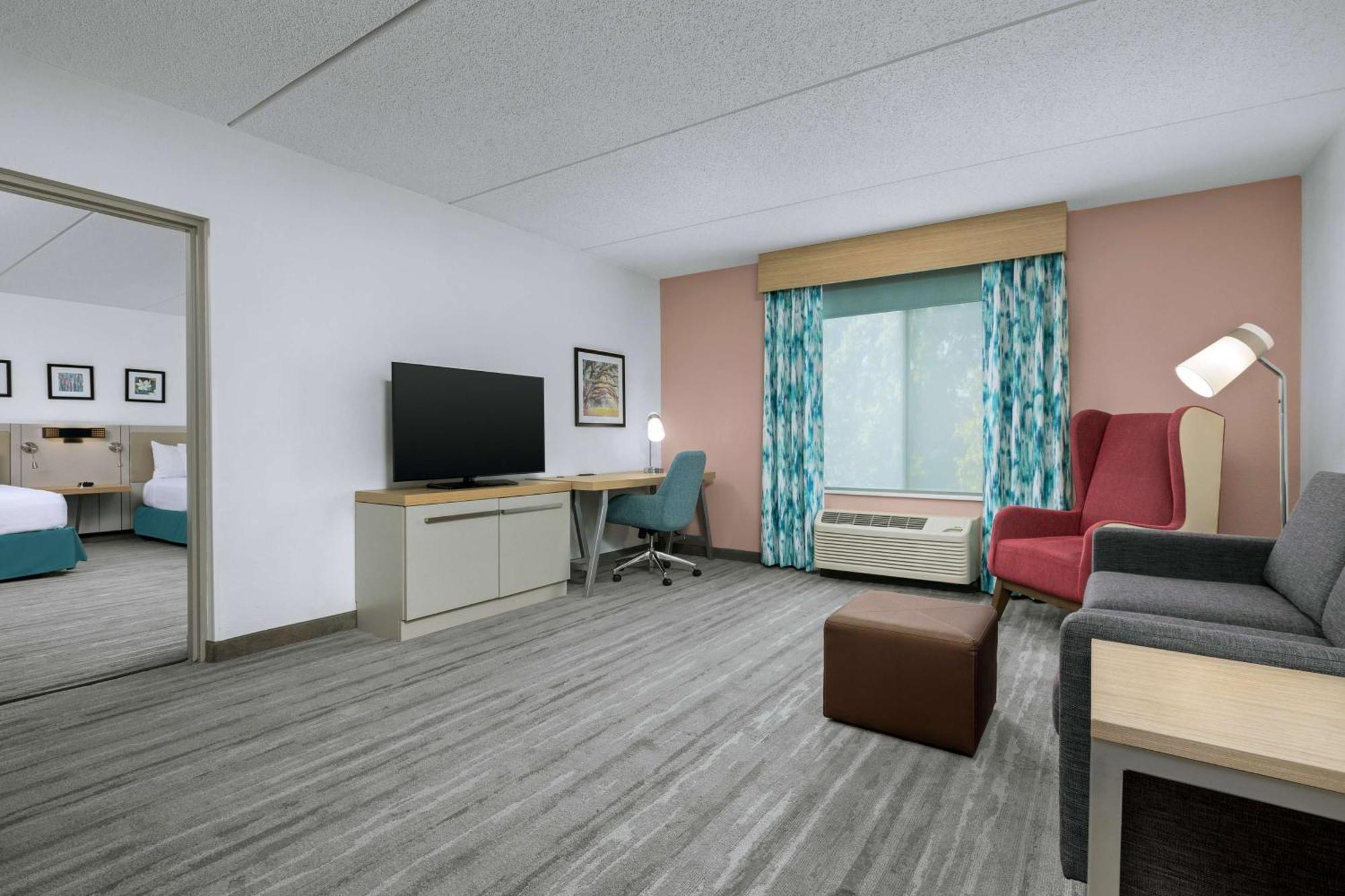 Hilton Garden Inn Greensboro Bagian luar foto