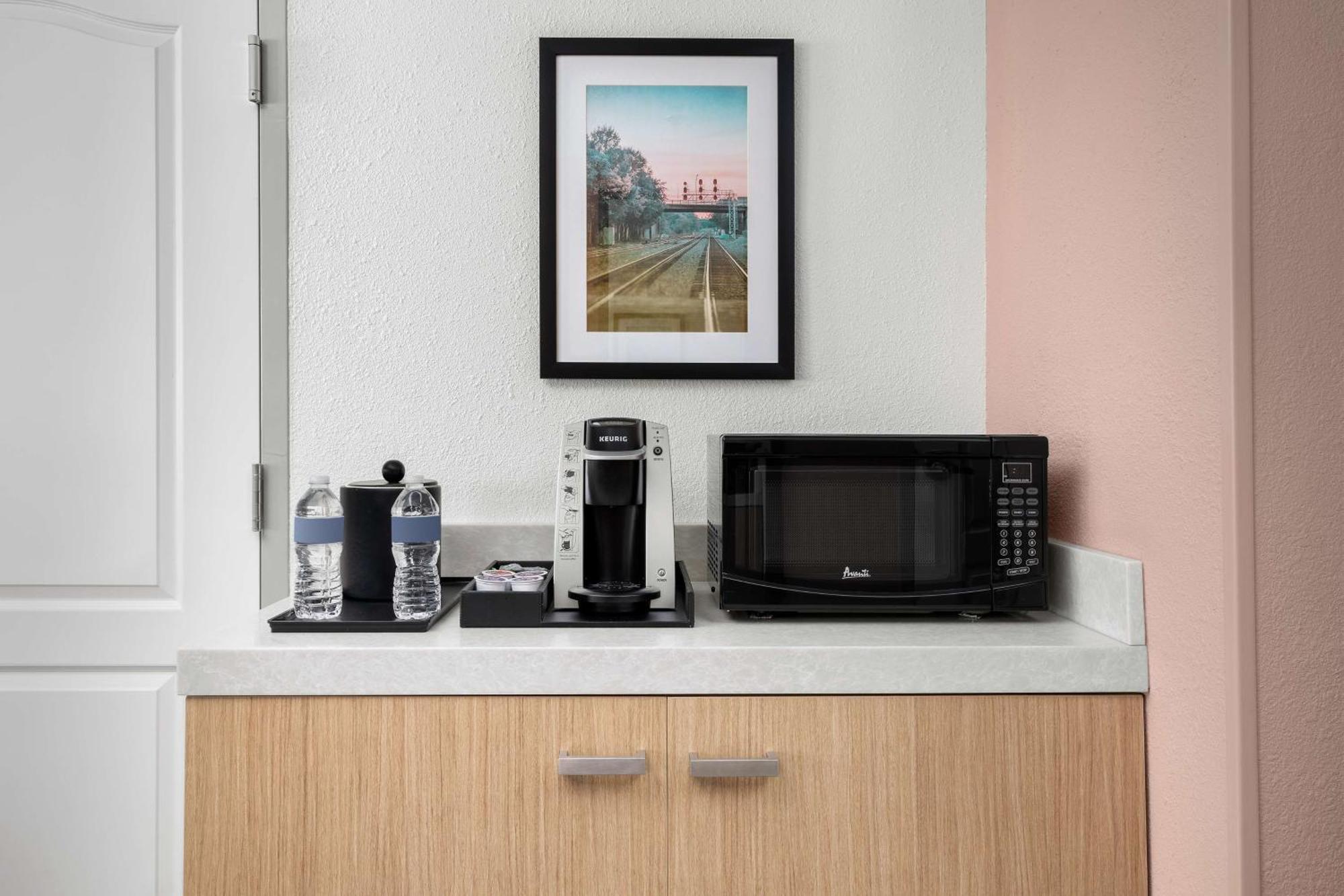 Hilton Garden Inn Greensboro Bagian luar foto