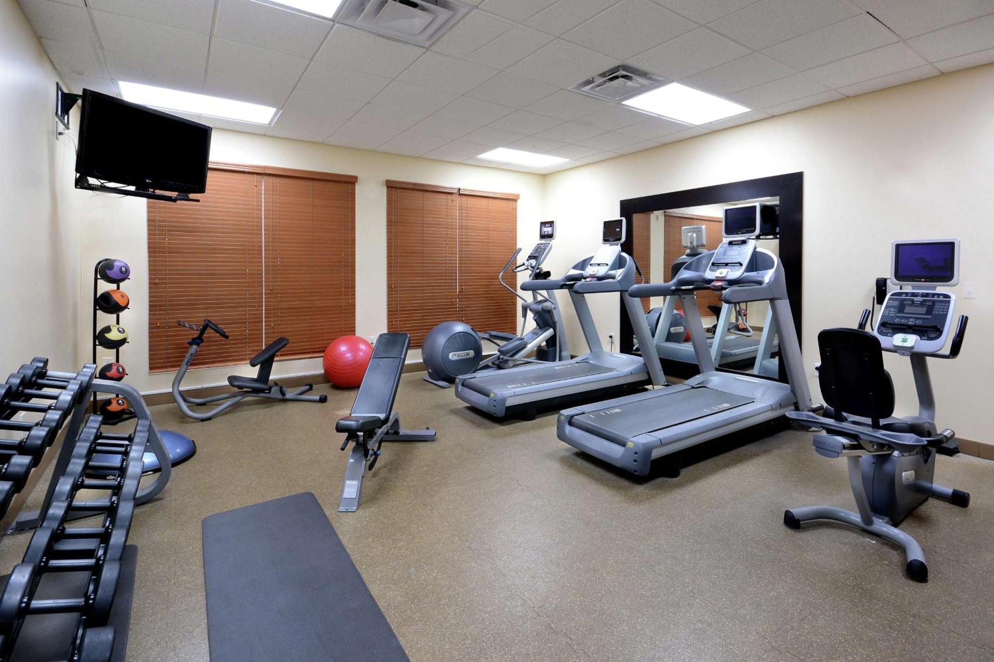 Hilton Garden Inn Greensboro Bagian luar foto