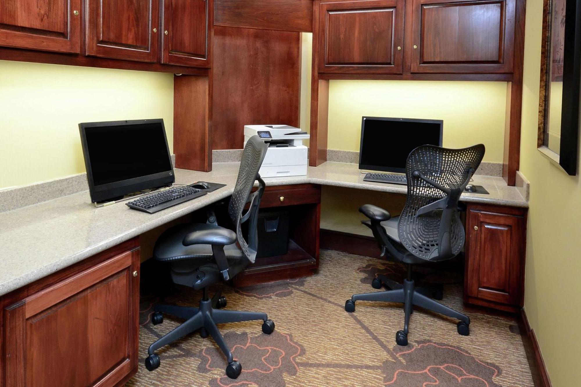 Hilton Garden Inn Greensboro Bagian luar foto