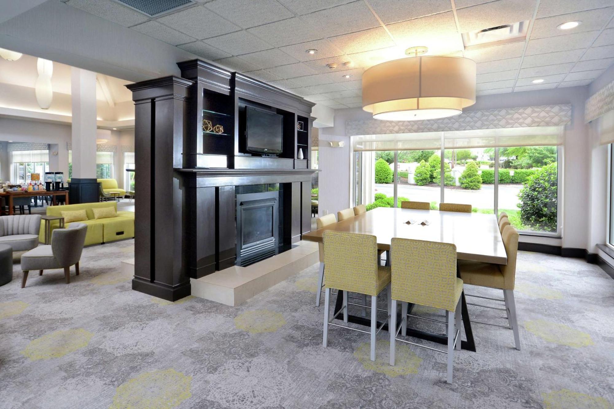 Hilton Garden Inn Greensboro Bagian luar foto