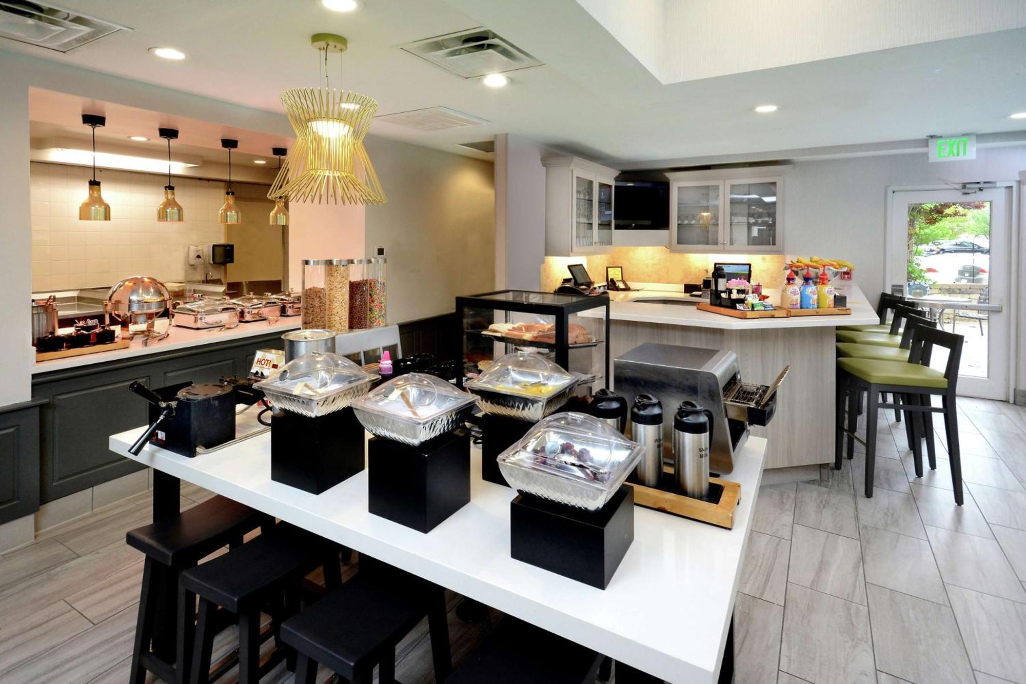 Hilton Garden Inn Greensboro Bagian luar foto
